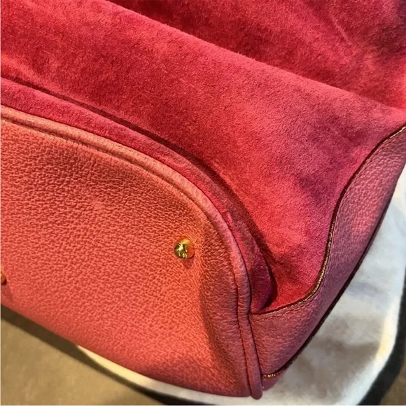 Gucci Fuchsia Suede Shoulder Bag - Picture 10 of 12